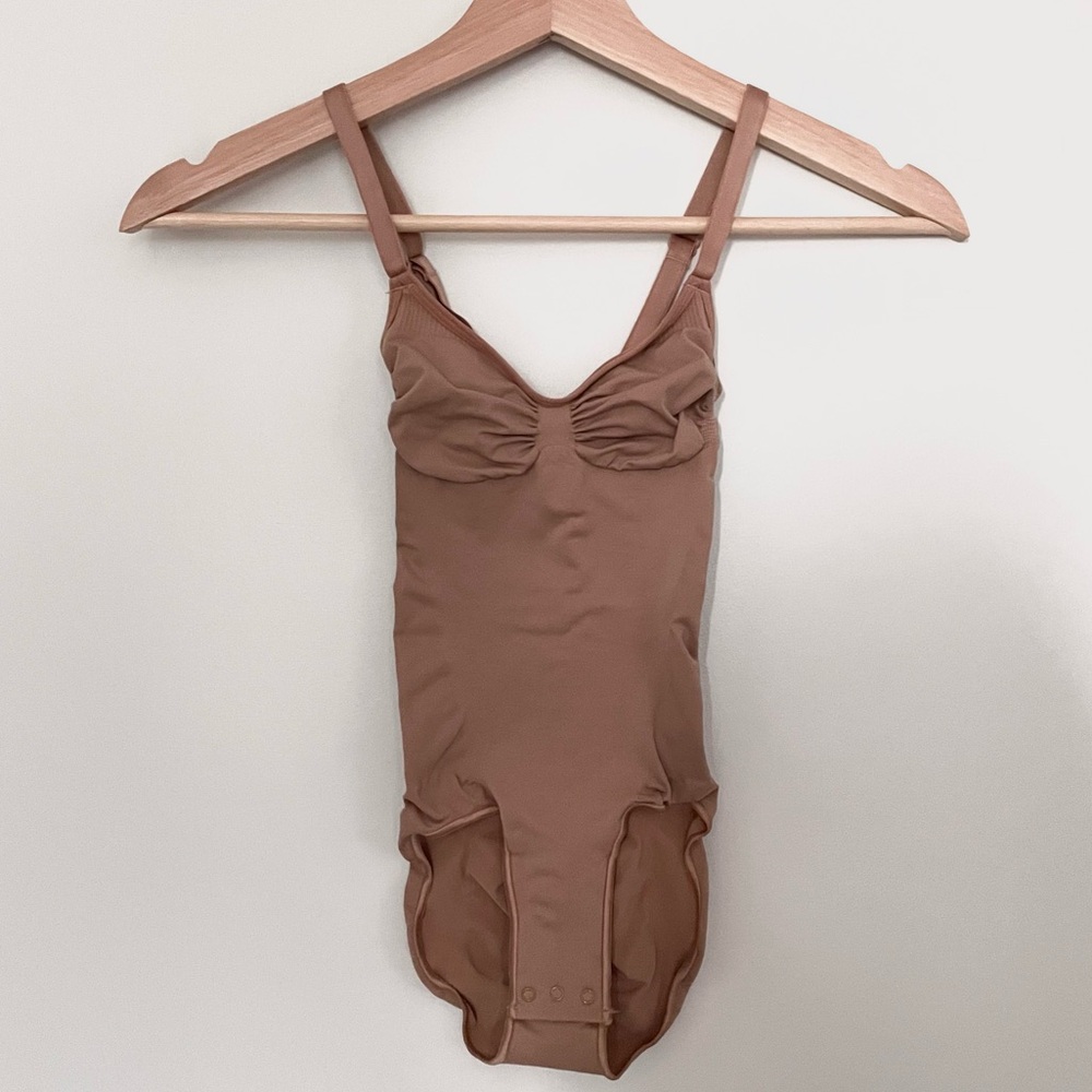nwt skims sculpt bodysuit